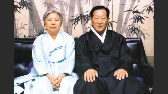 (왼쪽부터)고 변중석 여사와 고 정주영 현대그룹 창업주의 생전 모습. <출처: 아산정주영닷컴>